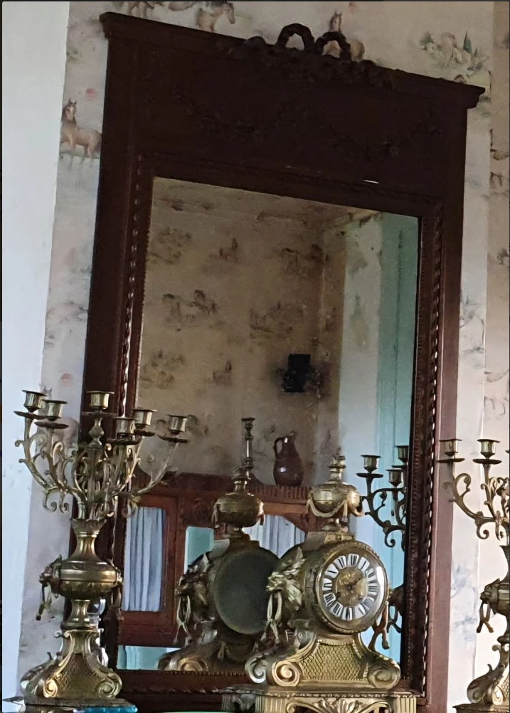 Miroir trumeau en bois sombre avant relooking